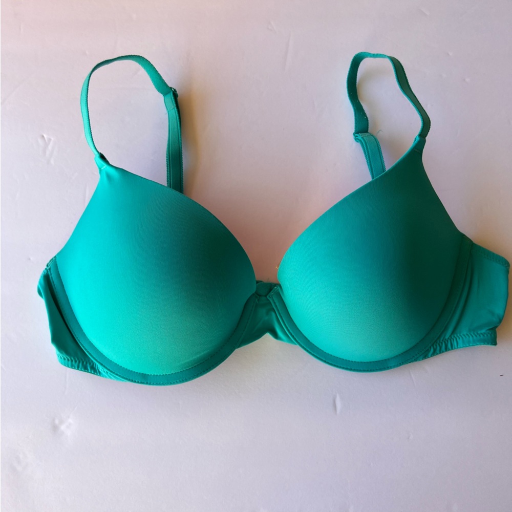 PINK by Victoria’s Secret turquoise push up bra